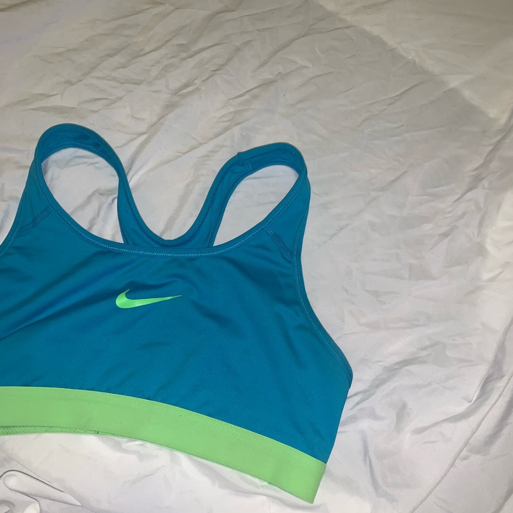 Medium Nike sports bra
